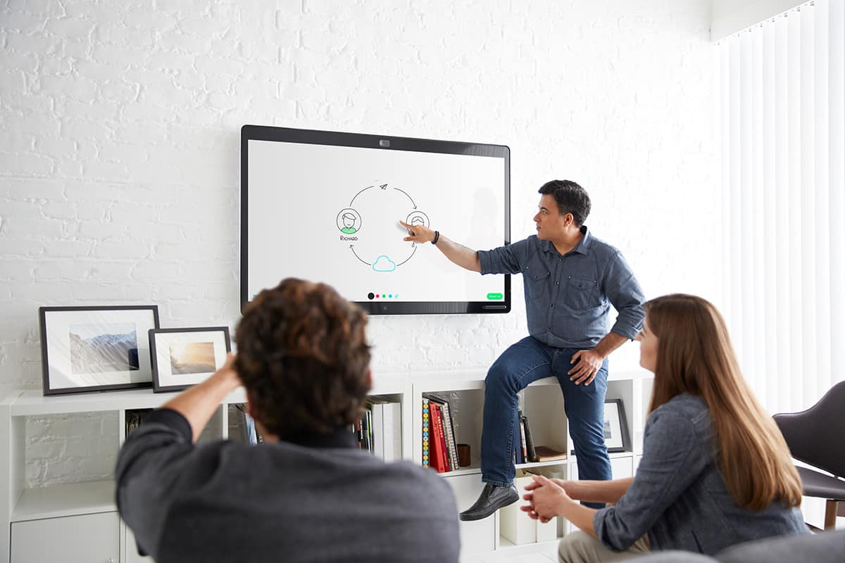Cómo lograr la configuración ideal de videoconferencia en la sala de clases